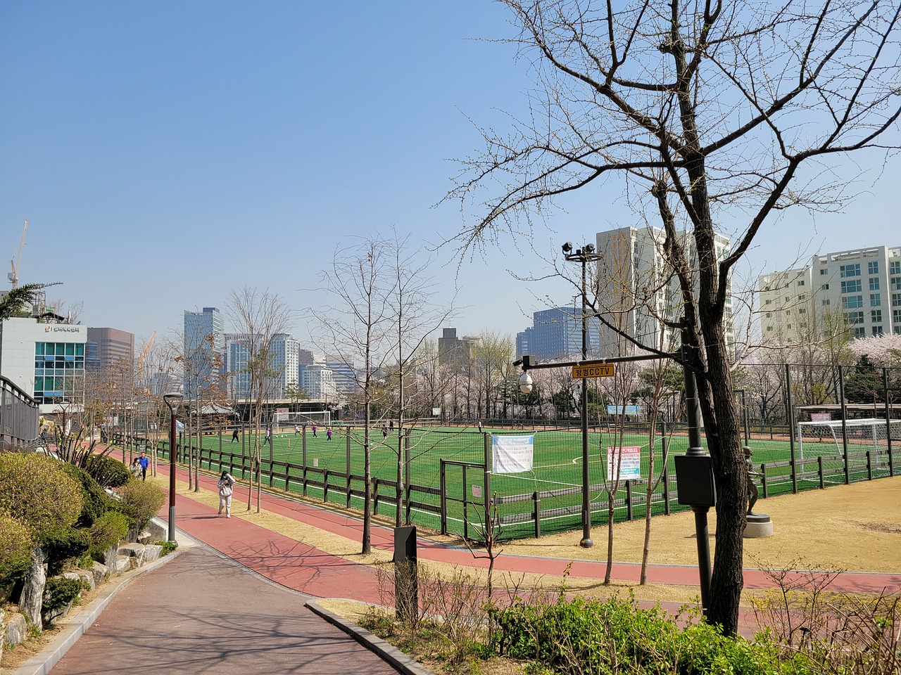 篮球篮网球员赛后接受采访分享心得